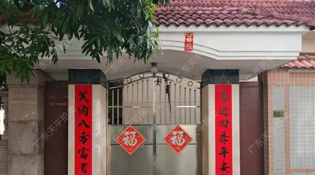 4万起被拍卖拍出396万高价28人抢冰球